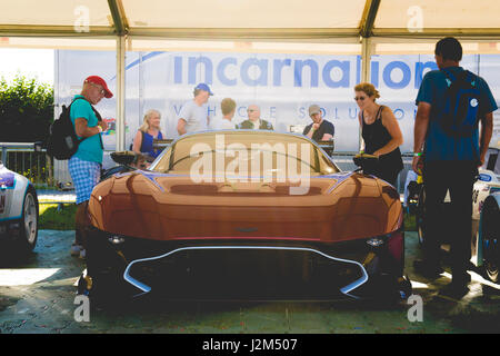Laverstoke Park Farm, Overton, Basingstoke, Hampshire, Vereinigtes Königreich. 26. August 2016. Aston Martin Vulcan 800bhp £1 .8million Supersportwagen auf Radio 2 Frühstück zeigen DJ, Chris Evans Auto Fest Süd 2016 - Auto, Essen, Familie und Musikfestival für BBC Kinder in Not. © Will Bailey / Alamy Stockfoto