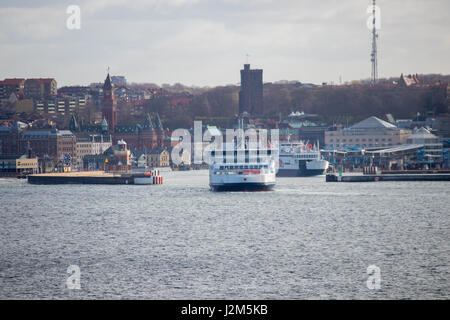 25. April 2017 - Öresund, Schweden/Dänemark: Fähren in Helsingborg in Schweden Skane County. Stockfoto