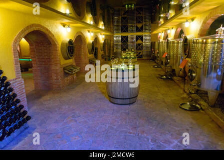 Tiflis, Georgien - 27. September 2016: Wein-Shop mit georgischen Wein vom Fass Stockfoto