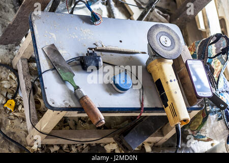 Werkzeuge auf einer Box. Stockfoto