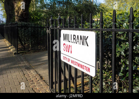 Millbank Zeichen, City of Westminster, London, UK Stockfoto