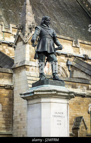 Oliver Cromwell Statue außerhalb des Parlaments, Palast von Westminster, London, UK Stockfoto