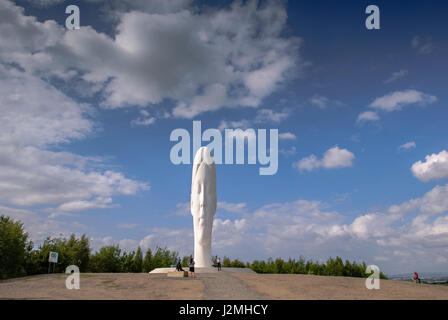 Die Traum-Statue eines jungen Mädchen Kopf. Sutton Manor Zeche Website. Stockfoto