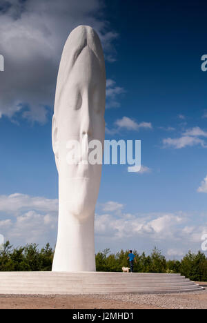 Die Traum-Statue eines jungen Mädchen Kopf. Sutton Manor Zeche Website. Stockfoto