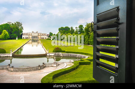 Stra, Italien, 25. April 2017 - die Villa Pisani-Promenade-Blick aus dem Fenster Stockfoto