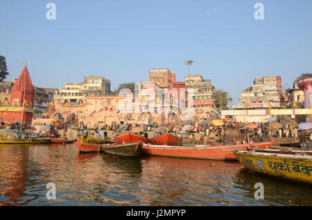 Ghats von Varanasi, Uttar Pradesh, Indien Stockfoto