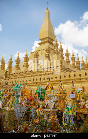 Menschen bei einem Festakt in der Pha, die Luang Festival in der Stadt Vientiane in Laos in der Südostasien. Stockfoto