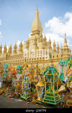 Menschen bei einem Festakt in der Pha, die Luang Festival in der Stadt Vientiane in Laos in der Südostasien. Stockfoto