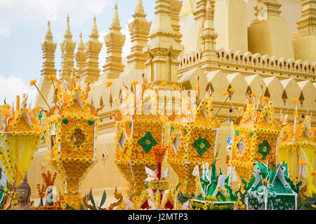 Menschen bei einem Festakt in der Pha, die Luang Festival in der Stadt Vientiane in Laos in der Südostasien. Stockfoto