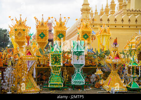 Menschen bei einem Festakt in der Pha, die Luang Festival in der Stadt Vientiane in Laos in der Südostasien. Stockfoto