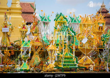 Menschen bei einem Festakt in der Pha, die Luang Festival in der Stadt Vientiane in Laos in der Südostasien. Stockfoto