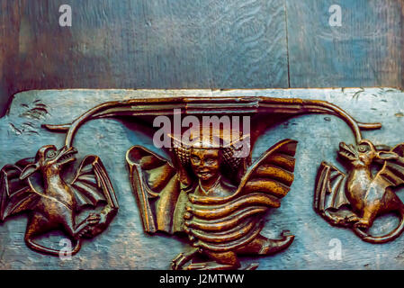 London, Vereinigtes Königreich - 23. April 2017: schöne Holzschnitzereien am Misericords in St. Laurence Church, Ludlow, Shropshire, England, UK Stockfoto