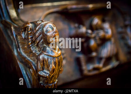 London, Vereinigtes Königreich - 23. April 2017: schöne Holzschnitzereien am Misericords in St. Laurence Church, Ludlow, Shropshire, England, UK Stockfoto