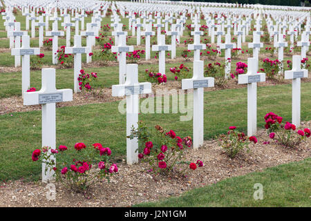 VERDUN, Frankreich - 19. August 2016: Friedhof für ersten Weltkrieg bei der Schlacht um Verdun Gefallenen Soldaten Stockfoto