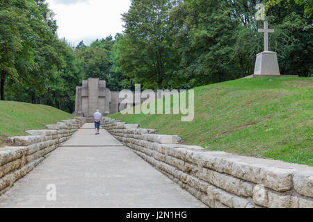 VERDUN, Frankreich - 19. August 2016: Greis ist die erste Weltkrieg Gedenkstätte Graben der Bajonette an Douaumont zu Besuch Stockfoto