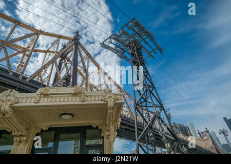 Queensboro Bridge und Rossevelt Island Tramway, New York City Stockfoto