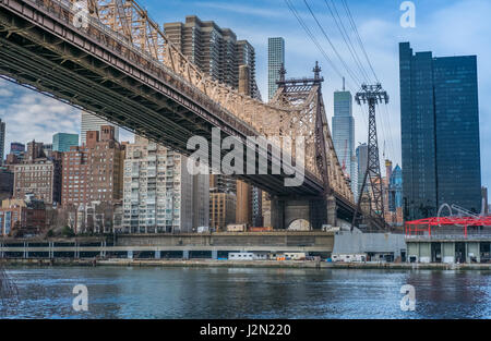 Queensboro Bridge und Rossevelt Island Tramway, New York City Stockfoto