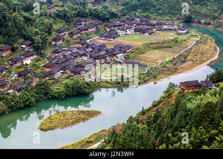 Guizhou, China.  Kleinen Dorf und Streams zwischen Zhaoxing und Kaili. Stockfoto