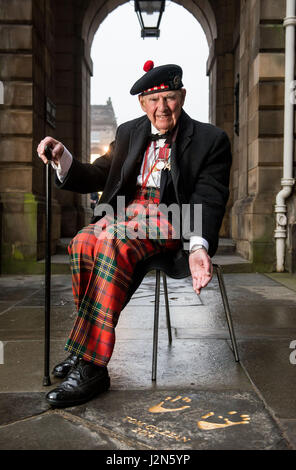 Eine Zeremonie in den Stadtkammern für den diesjährigen Preisträger, Herrn Tom Gilzean, der überreicht wird Stockfoto