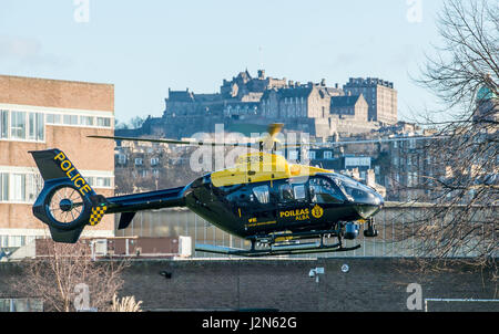 Police Scotland Helicopter startet von Police HQ Fettes Edinburgh Stockfoto