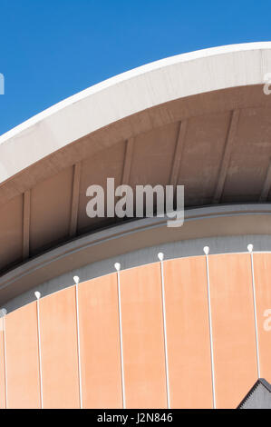 Fassadendetail des Hauses der Kulturen der Welt Im Winter (Schwangere Auster), Berlin / detaillierte Fassade des Hauses der Kulturen der Welt, Berlin Stockfoto