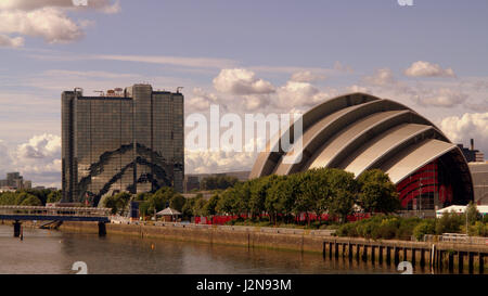 SEC-Gürteltier Crowne Plaza Glasgow und das Wasser des Flusses Clyde Stockfoto
