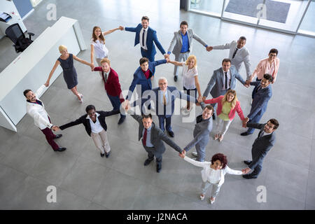 Soziales Netzwerk, Verbindungen zwischen Menschen aus allen Teilen der Welt Stockfoto