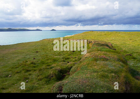 Lundy Bay aus dem Coastal-Pfad in der Nähe von Port Quin Stockfoto