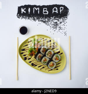 Gimbap. Koreanische Algen und Reis Brötchen Stockfoto