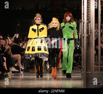 PAM Hog show Feb 2016 im Fashion Scout eines ihrer besten noch zeigt... Stockfoto