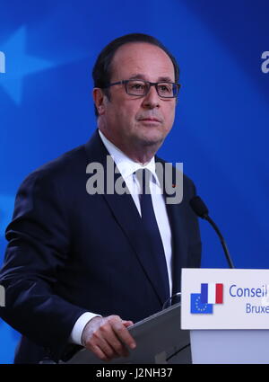 (170429)--Brüssel, 29. April 2017--französische Präsident Francois Hollande besucht eine Pressekonferenz am Sitz EU in Brüssel, Belgien, am 29. April 2017. Führer der 27 Europäischen Union (EU) Länder bei ihrem ersten offiziellen Treffen seit letzten Monat britische auslösen, der die Artikel 50 die Leitlinien zur Brexit Verhandlungen mit Großbritannien einstimmig, sagte EU-Ratspräsident Donald Tusk am Samstag. (Xinhua/Gong Bing) Stockfoto