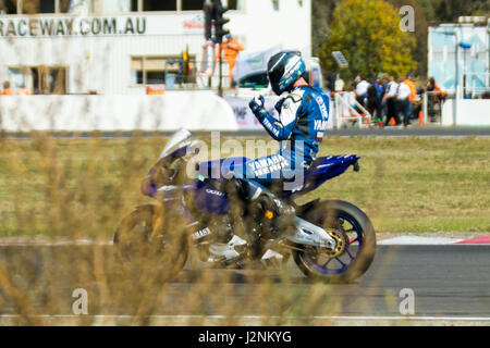 Melbourne, Australien. 30. April 2017. MELBOURNE, Australien – 30 APRIL: Wayne Maxwell reiten die 47 Yamaha YZF R1 1. findet für Rennen 1, Superbike - 2017 Yamaha Motor Finance australischen Superbike-Meisterschaft, Australien am 30. April 2017. Bildnachweis: Dave Hewison Sport/Alamy Live-Nachrichten Stockfoto