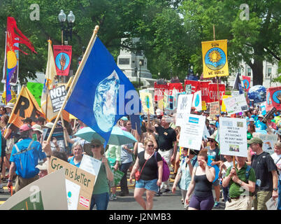 Washington DC, USA. 29. April 2017. Demonstranten teilnehmen in der Volksrepublik Klima März. Kirk Treakle/Alamy Live-Nachrichten Stockfoto