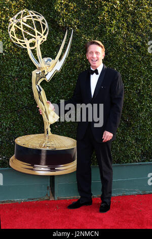 Pasadena, CA, USA. 28. April 2017. LOS ANGELES - 28 APR: Brad Bell auf die 2017 kreative tagsüber Emmy Awards im Pasadena Civic Auditorium am 28. April 2017 in Pasadena, CA Credit: Kathy Hutchins / via ZUMA Draht/ZUMA Draht/Alamy Live-Nachrichten Stockfoto