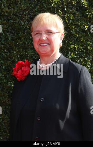 Pasadena, CA. 28. April 2017. Lidia Bastianich im Ankunftsbereich für The Daytime Creative Arts Emmy Awards - Ankünfte, Pasadena Civic Center, Pasadena, CA 28. April 2017. Bildnachweis: Priscilla Grant/Everett Collection/Alamy Live-Nachrichten Stockfoto