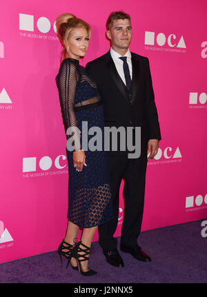 Los Angeles, Kalifornien, USA. 29. April 2017. Chris Zylka, Paris Hilton 79 2017 MOCA Gala am tThe Geffen Contemporary im MOCA in Los Angeles angekommen. 29. April 2017. Bildnachweis: Longifilis / USA/Alamy Live News Stockfoto