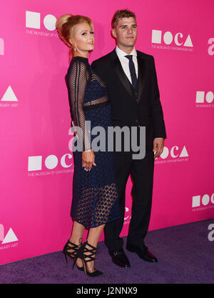 Los Angeles, Kalifornien, USA. 29. April 2017. Chris Zylka, Paris Hilton 80 2017 MOCA Gala am tThe Geffen Contemporary im MOCA in Los Angeles angekommen. 29. April 2017. Bildnachweis: Longifilis / USA/Alamy Live News Stockfoto