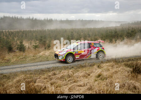 Wark, UK - 29. April 2017: Rallye-Auto, Teilnahme an der Pirelli International Rally 2017 (BRC Abschnitt).  Jonathan Greer Fahrer und Beifahrer Kirsty Riddick in einen Citroen DS3 R5.  Bildnachweis: ColobusYeti/Alamy Live-Nachrichten. Stockfoto