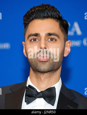 Washington, uns. 29. April 2017. Komiker Hasan Minhaj, die als Host für den Abend dienen wird, kommt für die 2017 White House Correspondents Association Annual Dinner im Washington Hilton Hotel am Samstag, 29. April 2017. Bildnachweis: Ron Sachs/CNP - kein Draht-SERVICE - Foto: Ron Sachs/Consolidated/Dpa/Alamy Live News Stockfoto