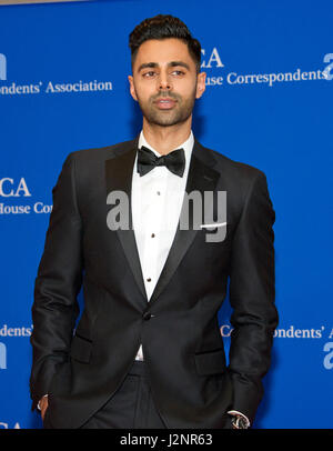 Washington, uns. 29. April 2017. Komiker Hasan Minhaj, die als Host für den Abend dienen wird, kommt für die 2017 White House Correspondents Association Annual Dinner im Washington Hilton Hotel am Samstag, 29. April 2017. Bildnachweis: Ron Sachs/CNP - kein Draht-SERVICE - Foto: Ron Sachs/Consolidated/Dpa/Alamy Live News Stockfoto