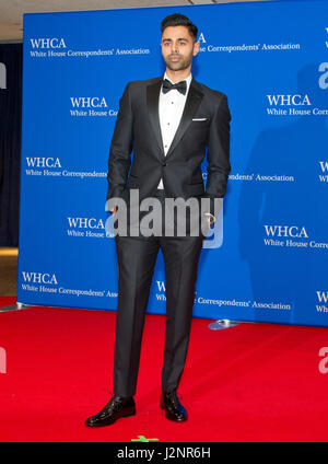 Washington, uns. 29. April 2017. Komiker Hasan Minhaj, die als Host für den Abend dienen wird, kommt für die 2017 White House Correspondents Association Annual Dinner im Washington Hilton Hotel am Samstag, 29. April 2017. Bildnachweis: Ron Sachs/CNP - kein Draht-SERVICE - Foto: Ron Sachs/Consolidated/Dpa/Alamy Live News Stockfoto