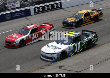 Richmond, Virginia, USA. 30. April 2017. 29. April 2017 - Richmond, Virginia, USA: Ryan Reed (16), Brendan Gaughan (62) und Blake Koch (11) Kampf um Position während der ToyotaCare 250 auf dem Richmond International Speedway in Richmond, Virginia. Bildnachweis: Chris Owens Asp Inc/ASP/ZUMA Draht/Alamy Live-Nachrichten Stockfoto