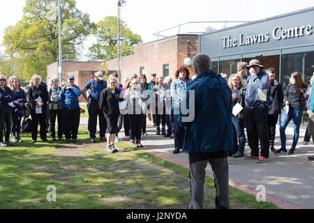 Cottingham, UK. 30. April 2017. Dove House Sponsored Walk - Geldbeschaffung um Taube Haus Hospiz, eine Wohltätigkeitsorganisation, die Betreuung von unheilbar kranken Patienten zu unterstützen. Bildnachweis: Matthew Appleyard/Alamy Live-Nachrichten Stockfoto