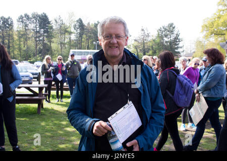 Cottingham, UK. 30. April 2017. Dove House Sponsored Walk - Geldbeschaffung um Taube Haus Hospiz, eine Wohltätigkeitsorganisation, die Betreuung von unheilbar kranken Patienten zu unterstützen. Bildnachweis: Matthew Appleyard/Alamy Live-Nachrichten Stockfoto