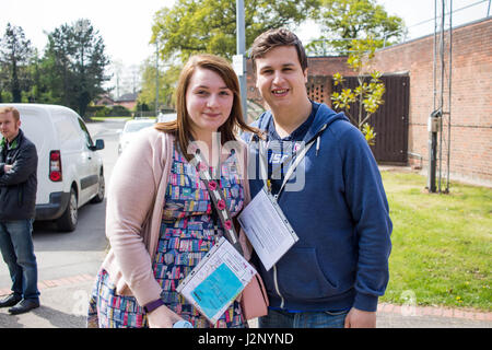 Cottingham, UK. 30. April 2017. Dove House Sponsored Walk - Geldbeschaffung um Taube Haus Hospiz, eine Wohltätigkeitsorganisation, die Betreuung von unheilbar kranken Patienten zu unterstützen. Bildnachweis: Matthew Appleyard/Alamy Live-Nachrichten Stockfoto