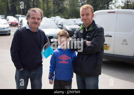 Cottingham, UK. 30. April 2017. Dove House Sponsored Walk - Geldbeschaffung um Taube Haus Hospiz, eine Wohltätigkeitsorganisation, die Betreuung von unheilbar kranken Patienten zu unterstützen. Bildnachweis: Matthew Appleyard/Alamy Live-Nachrichten Stockfoto