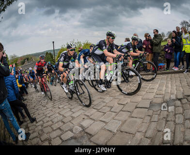 Shibden Wand, Halifax, UK. 30. April 2017. Tour de Yorkshire Radrennen auf Shibden Wand, Halifax, UK Credit: STEPHEN FLEMING/Alamy Live News Stockfoto