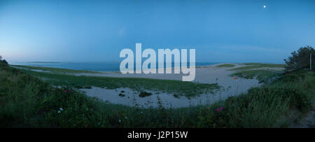 Genähte Panorama vom Strand in Chatham, Massachusetts. Stockfoto