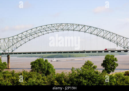 Interstate 40 Brücke über den Mississippi River in Memphis, Tennessee. Stockfoto