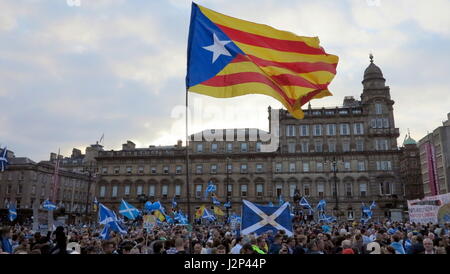 SNP Scottish National Party ja Abstimmung Austritt Unabhängigkeit Wahl Ja Stimmen Rallye Stockfoto